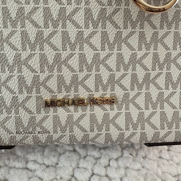 Michael Kors Cream and Pink Mini Bag - Picture 2 of 16